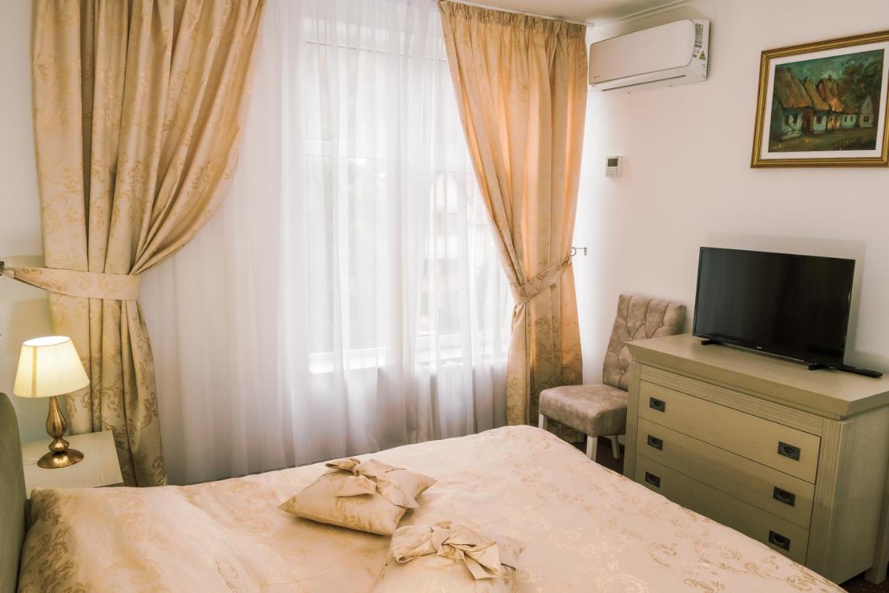 Hotel Cora Bistrita Bagian luar foto