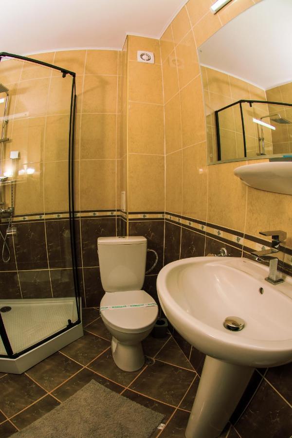 Hotel Cora Bistrita Bagian luar foto