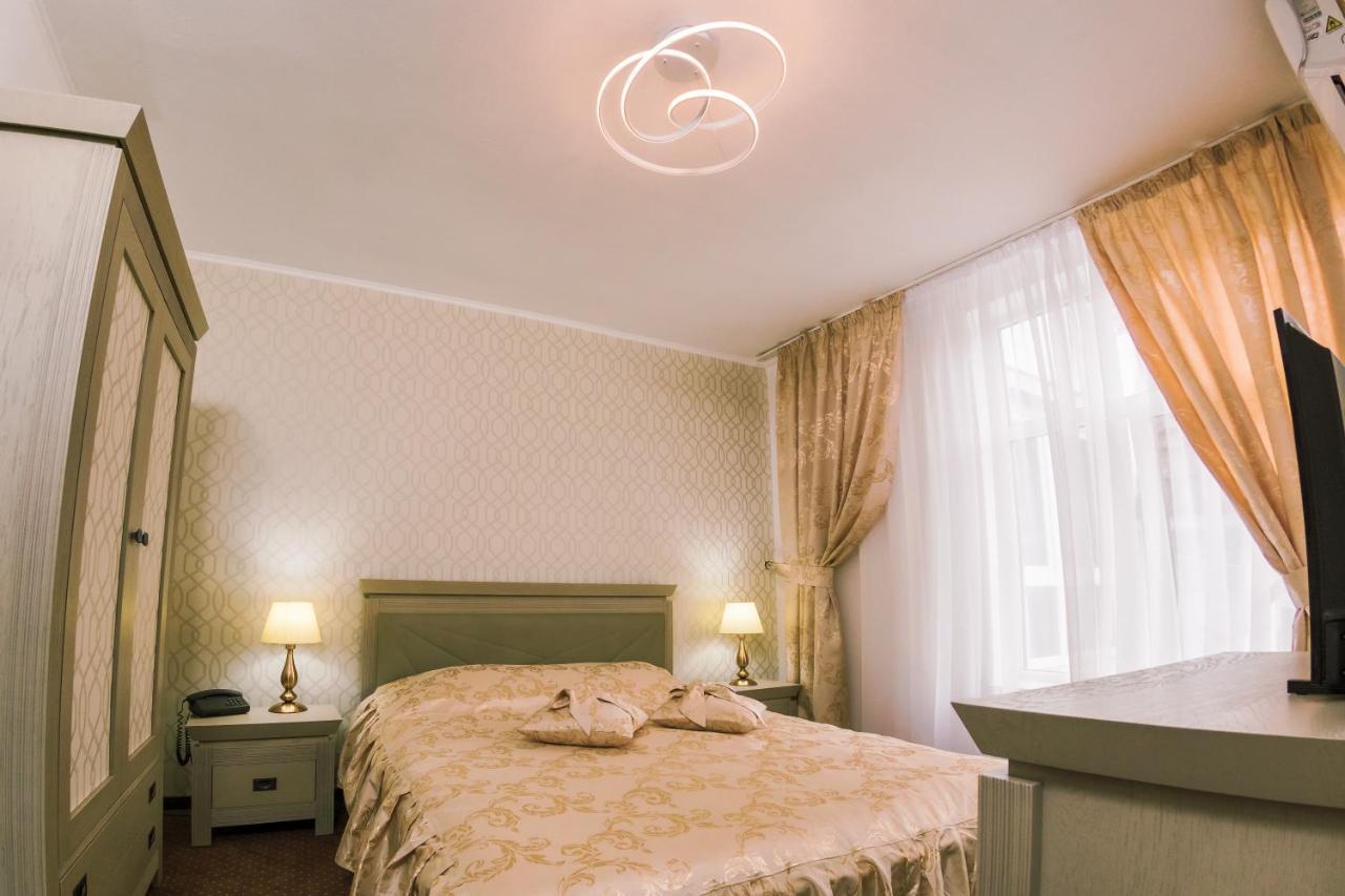 Hotel Cora Bistrita Bagian luar foto