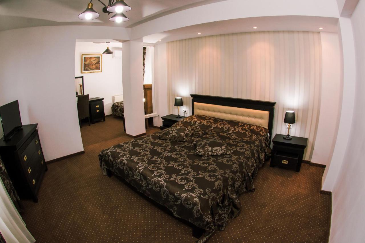 Hotel Cora Bistrita Bagian luar foto